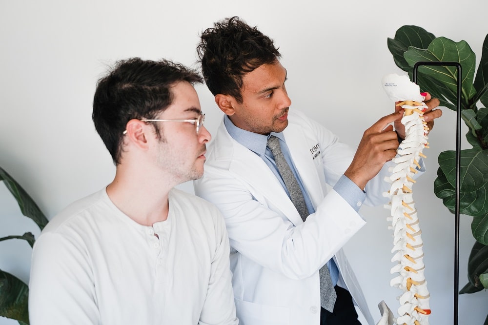 Dr Kathireson with patient spine model